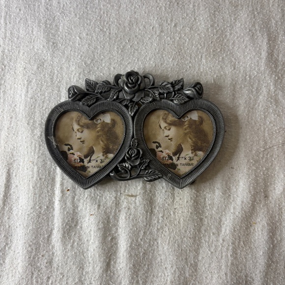 Vintage Heart Shaped Pewter Rose Design Vanity Dual Photo Frame 5" x 3" - Picture 1 of 3